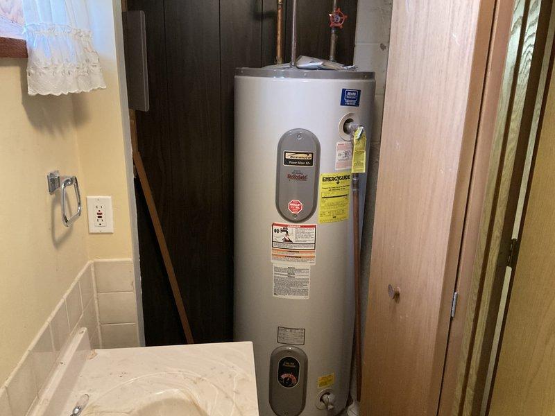 Removed and disposed of non-functioning 1999 Kenmore electric water heater. Installed new 50-gallon electric water heater with updated copper connections and shutoff valve. System was pressure tested, filled, and verified to be operating correctly with proper temperature settings.