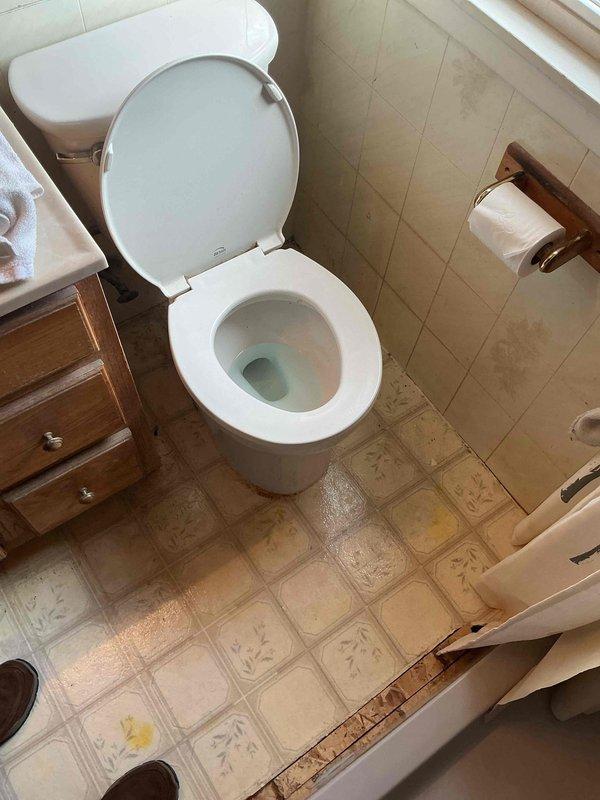 Conducted phone follow-up regarding toilet leak issue. Determined the probable cause is a faulty wax ring that requires replacement. Coordinated with customer to schedule toilet removal after flooring contractors complete their work next week.