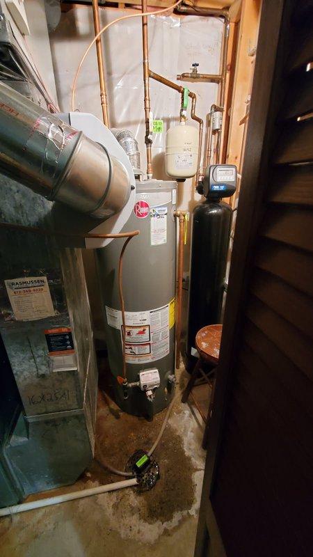 Conducted a water heater evaluation for customer experiencing leakage from their 40-gallon tank water heater. Upon inspection, determined the unit was beyond repair due to significant leaking. Provided comprehensive replacement options including both standard tank and tankless water heater alternatives. Documented existing installation environment, including current plumbing connections and utility room configuration, to ensure accurate estimation for replacement work.