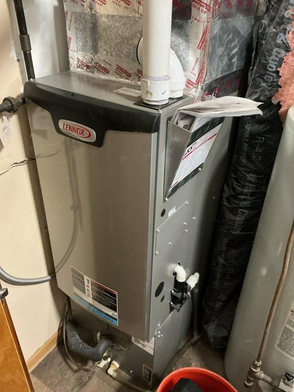 Performed comprehensive tune-up on 2018 K&S-installed Lennox furnace system. Inspection revealed all components in proper working order with no issues identified. Unit remains under manufacturer warranty.