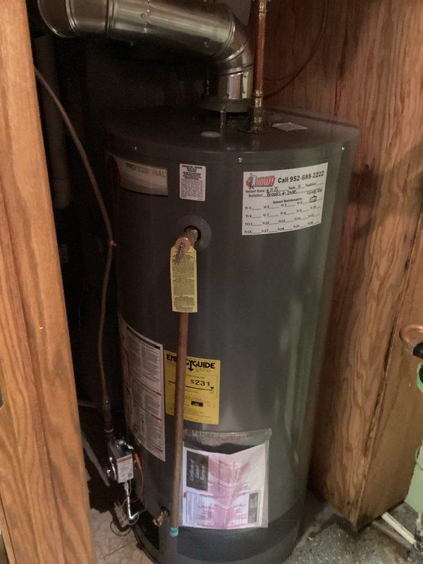 Responded to a water meter horn leak caused by a failed joint. Removed the defective water meter horn assembly and installed a replacement unit with new fittings and connections. Tested the system for proper operation and verified no leaks were present upon completion.