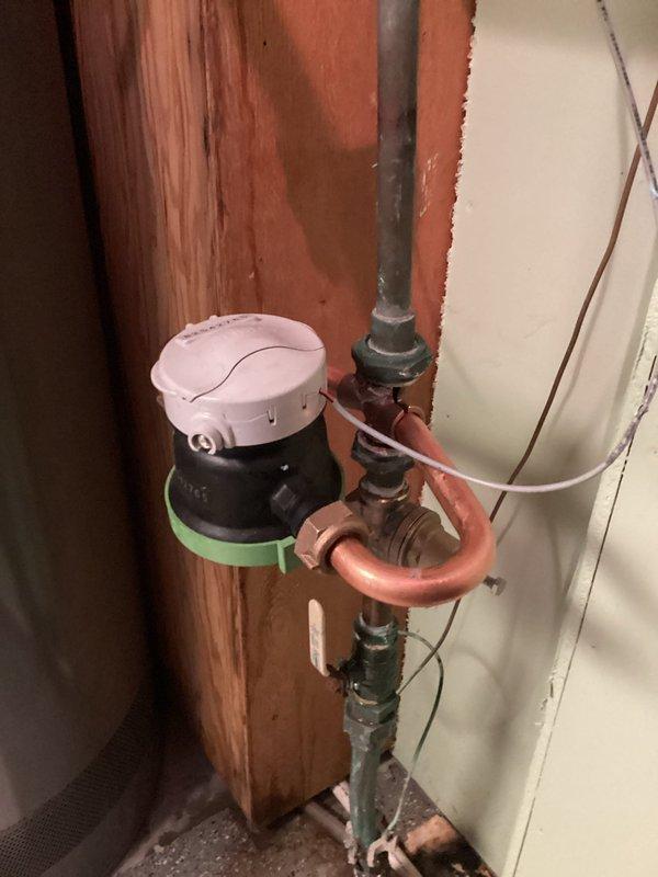 Responded to a water meter horn leak caused by a failed joint. Removed the defective water meter horn assembly and installed a replacement unit with new fittings and connections. Tested the system for proper operation and verified no leaks were present upon completion.