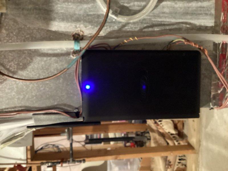 Completed warranty replacement of S40 thermostat that failed to power on due to control hub malfunction. Diagnosed control hub not sending voltage to thermostat connection and installed new smart hub to restore system functionality. Verified proper voltage output and successful thermostat operation upon completion.