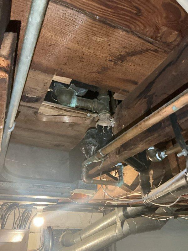 Responded to a leaking outdoor faucet shut-off valve that continued to discharge water after being closed. Upon inspection, identified a half-inch gate valve with a compromised stem actively spraying water from the packing area. Successfully removed the failed gate valve and installed a replacement shut-off valve to restore proper water control and eliminate the leak.
