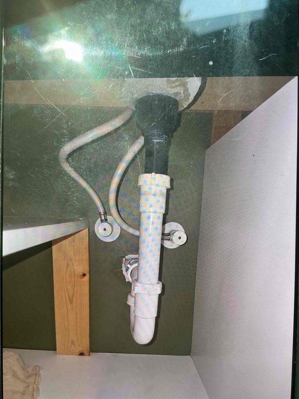Responded to exterior water leak at outside faucet connected to irrigation system. Upon inspection, found hose bib attachment loose and a 1-inch press ball valve that had failed and blown apart. Tightened the loose hose bib connection and repaired the 1-inch press coupling to restore proper function and eliminate the leak.