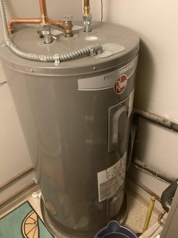 Performed comprehensive AC tune-up on rooftop unit, including installation of 20x20x1 filter and complete system maintenance inspection. All components tested and operating within normal parameters; unit confirmed to be functioning properly with no issues identified.