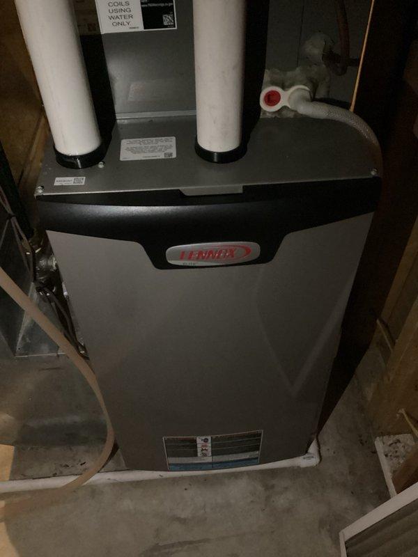 Responded to a constant water leak at the backyard hose spigot. Upon inspection, confirmed the hose bib was actively leaking and required replacement. Successfully removed the defective hose bib and installed a new unit, restoring proper function and eliminating the leak.