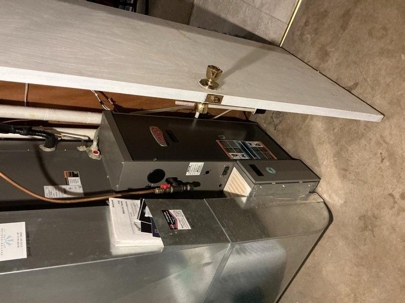 Responded to a warranty call for a leaking water hammer arrestor that was causing water to puddle on the floor. Upon inspection, identified a defective press fitting on the hose bibb assembly that was installed in April. Replaced the faulty press fitting to resolve the leak and restore proper function to the system.