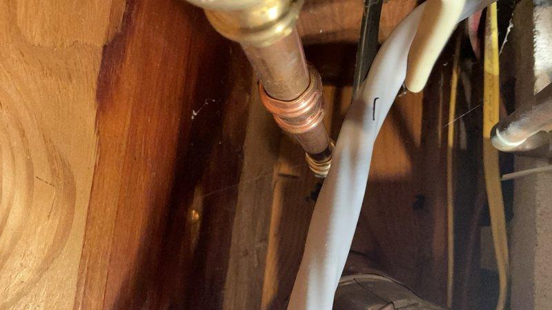 Responded to a warranty call for a leaking water hammer arrestor that was causing water to puddle on the floor. Upon inspection, identified a defective press fitting on the hose bibb assembly that was installed in April. Replaced the faulty press fitting to resolve the leak and restore proper function to the system.