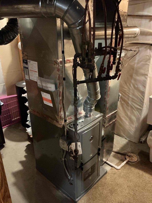 Responded to main bathroom faucet repair request. Upon inspection, identified loose faucet handles and deteriorated aerator causing improper water flow. Adjusted both hot and cold water handles to restore proper operation, replaced faulty aerator, and replaced worn washer to eliminate leak. All fixtures tested and confirmed functioning properly upon completion.