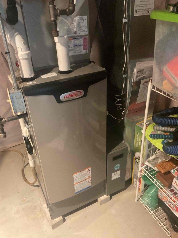 Performed comprehensive air conditioning tune-up and maintenance on Lennox HVAC system. Verified system performance with temperature differential measuring 18 degrees, confirmed refrigerant pressures within normal operating range, and replaced dirty air filter. System tested and operating properly with normal cooling function.