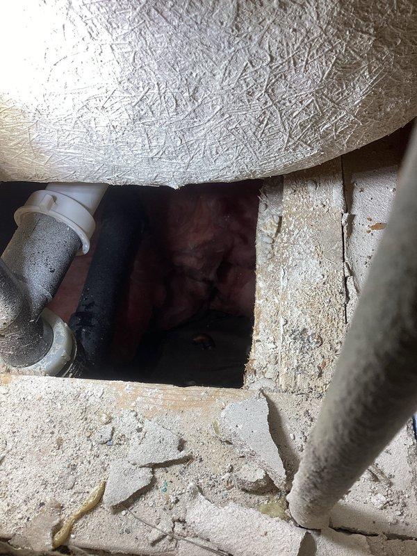 Responded to water leak originating from bathtub drain, causing water damage to ceiling of downstairs unit. Upon inspection, determined that drain was leaking when tub was filled with water. Removed existing drain assembly, cleaned drain opening of previous sealant residue, and reinstalled drain using plumber's putty to create proper watertight seal, resolving the leak issue.