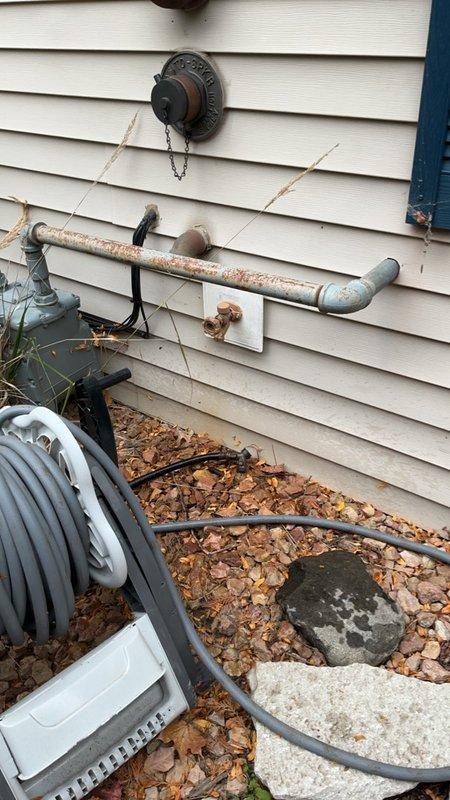 Responded to commercial property for exterior hose bibb experiencing fast dripping leak. Upon inspection, determined existing hose bibb had failed and required replacement. Successfully removed deteriorated hose bibb and installed new unit, restoring proper function and eliminating water leak. Tested system to verify no further leakage and proper operation of shutoff valve.