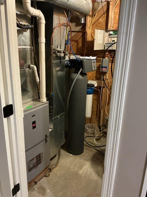 Replaced a failed 50-gallon standard-vent tank-type water heater with a new 50-gallon LP unit, reconnecting the water supply and outlet lines, gas supply, and draft hood to the existing flue. Verified proper venting, leak-free connections, and safe burner operation after startup.