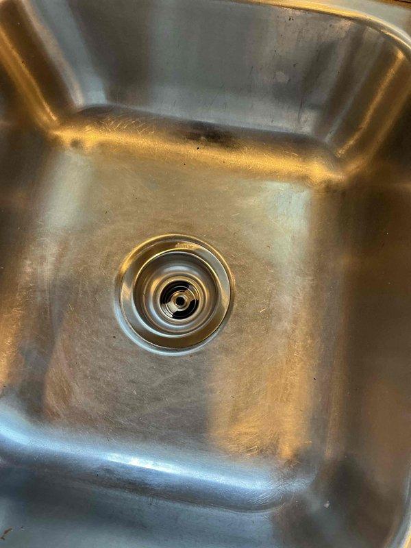 Diagnosed and repaired a leak at the kitchen sink by replacing the faulty drain strainer, and cleaned the aerator on the bathroom lavatory faucet to restore proper flow. Also cleared hair buildup from the second bathroom tub strainer to resolve slow drainage.