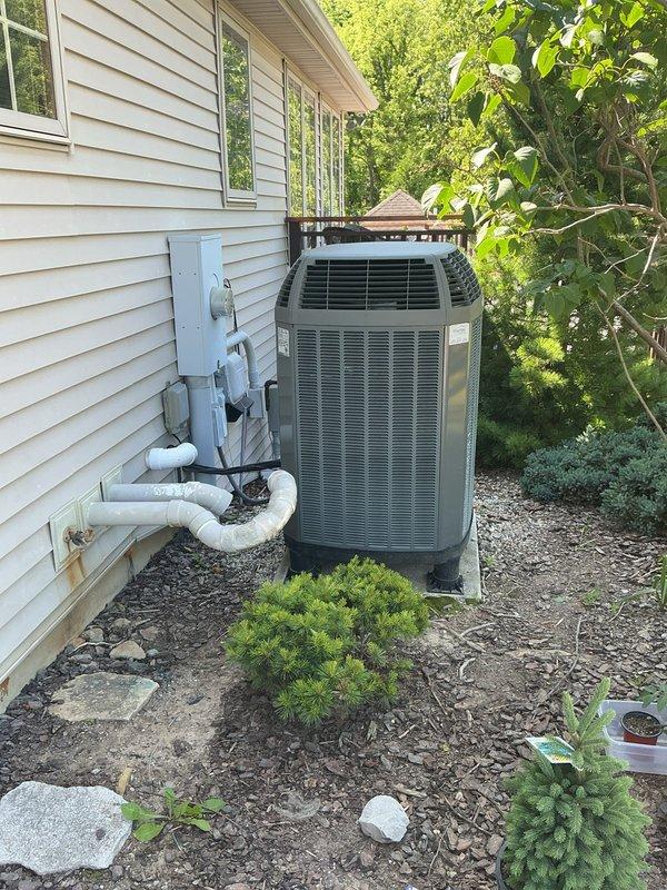 Responded to service request for heat pump replacement options. Evaluated existing outdoor heat pump unit and indoor Honeywell thermostat system. Documented current equipment configuration including condenser placement, electrical disconnect, refrigerant line set routing, and existing thermostat controls. Provided customer with heat pump replacement recommendations and equipment options suitable for residential application.