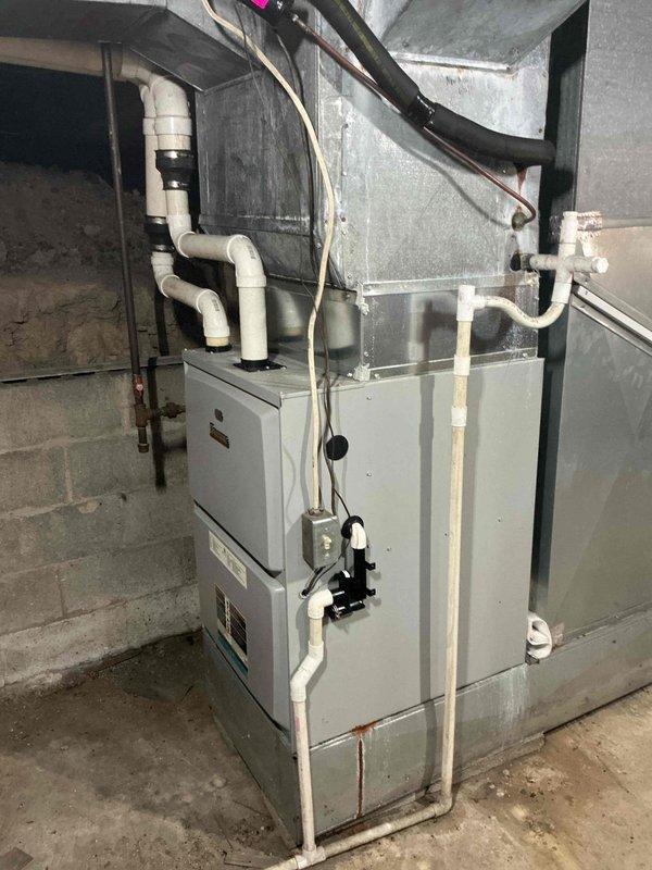 Completed standard air conditioning tune-up on residential outdoor condenser unit and indoor system. Performed comprehensive inspection of equipment, checked refrigerant levels, cleaned condenser coils, verified electrical connections, and tested system operation to ensure optimal performance for the cooling season.