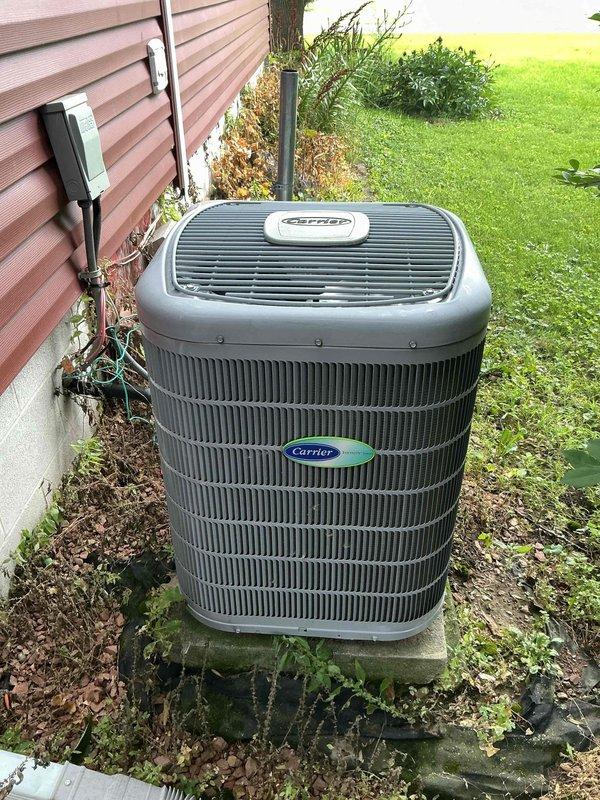 Completed preventive maintenance on residential Carrier air conditioning system. Performed comprehensive inspection of outdoor condenser unit, verified proper operation of all components, and documented equipment condition with photos. Cleared debris from around unit base and confirmed adequate airflow through condenser coils and proper electrical connections at disconnect box.