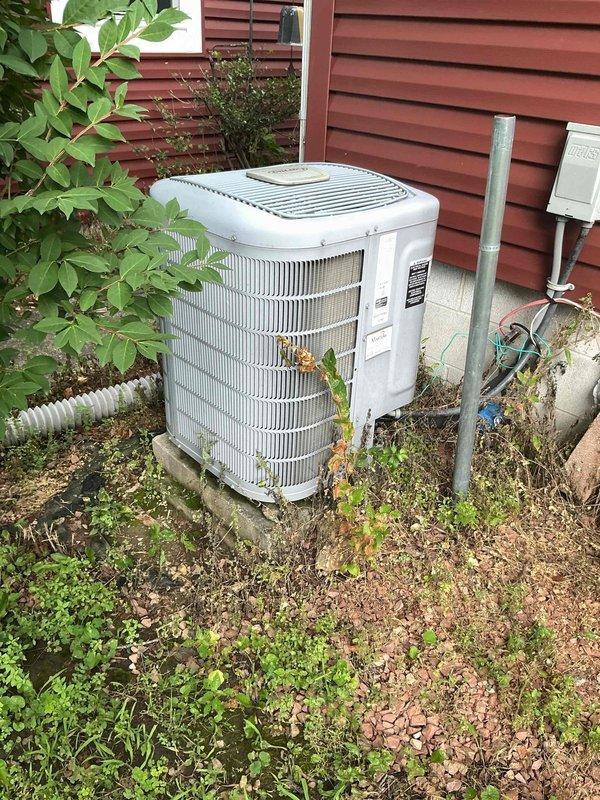 Completed preventive maintenance on residential Carrier air conditioning system. Performed comprehensive inspection of outdoor condenser unit, verified proper operation of all components, and documented equipment condition with photos. Cleared debris from around unit base and confirmed adequate airflow through condenser coils and proper electrical connections at disconnect box.