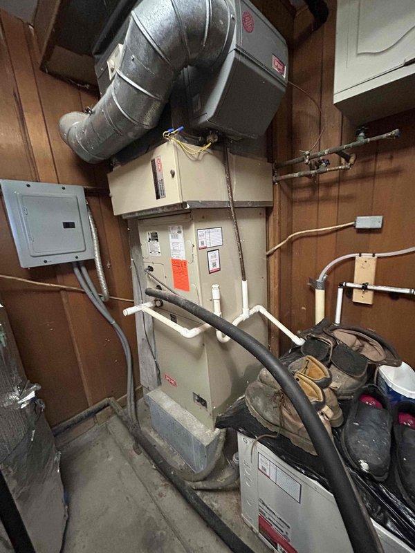 Conducted site assessment of existing R22 geothermal heat pump system for replacement estimate. Unit currently operational but utilizes obsolete R22 refrigerant requiring system upgrade. Documented existing equipment configuration including air handler, ductwork, electrical connections, and refrigerant lines for comprehensive replacement proposal.