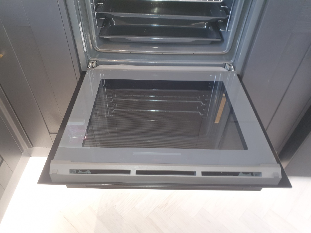 cleaning a single oven OvenGleamers Cambridge West  cleaning a single oven OvenGleamers Cambridge West