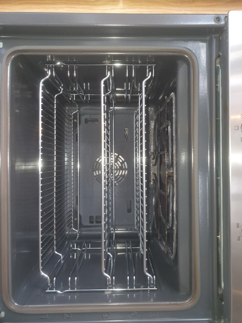 cleaning a single oven and microwave OvenGleamers Cambridge West 