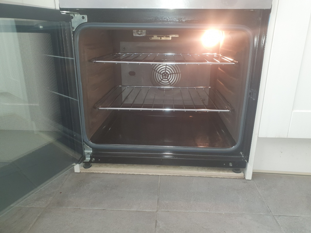 cleaning a single oven and extractor OvenGleamers Cambridge West 