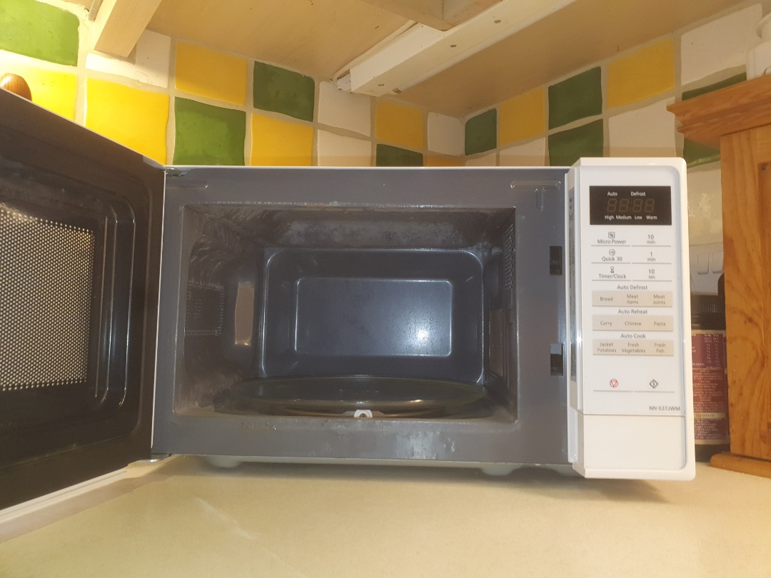 cleaning a single oven and microwave OvenGleamers Cambridge West 