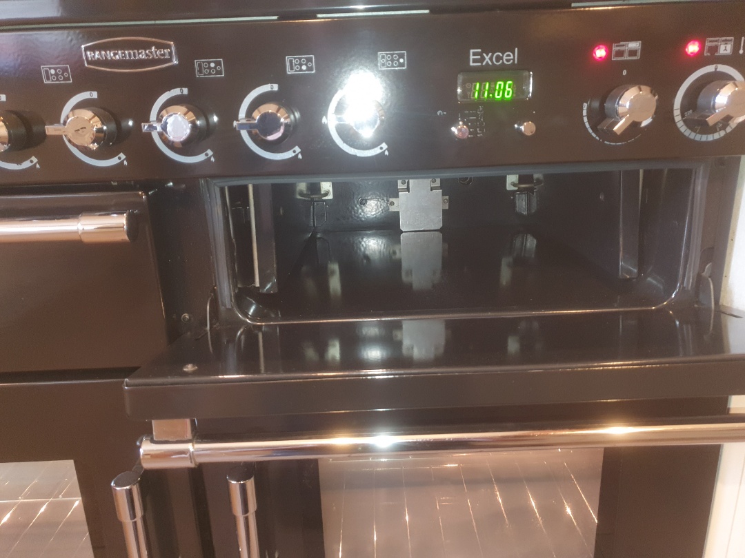 cleaning a DOR OvenGleamers Cambridge West 