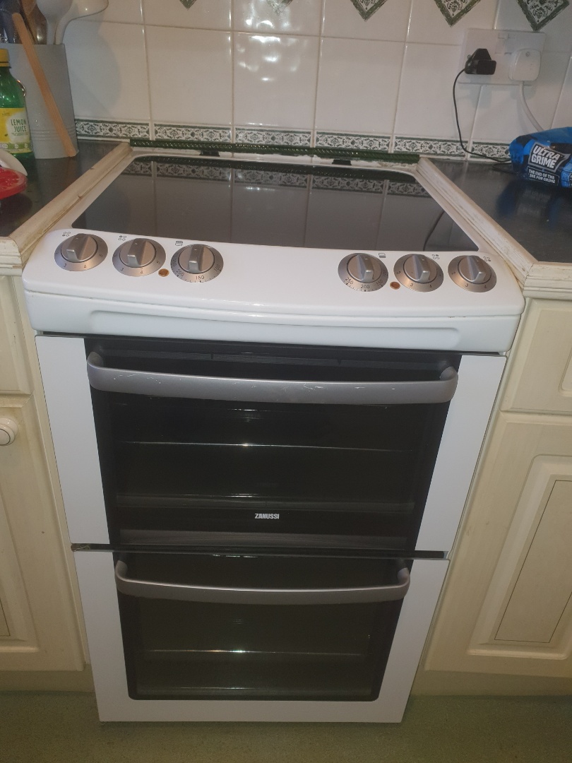 cleaning a Double oven and hob and extractor and microwave OvenGleamers Cambridge West 