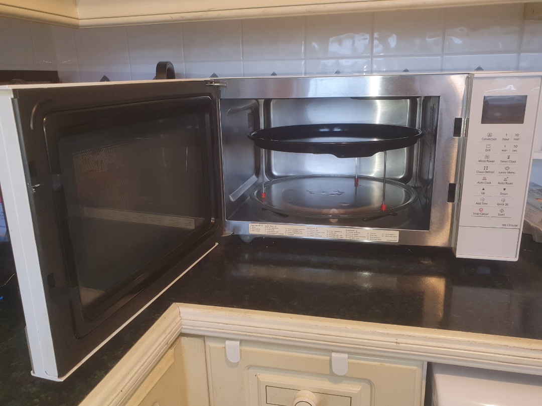 cleaning a Double oven and hob and extractor and microwave OvenGleamers Cambridge West 