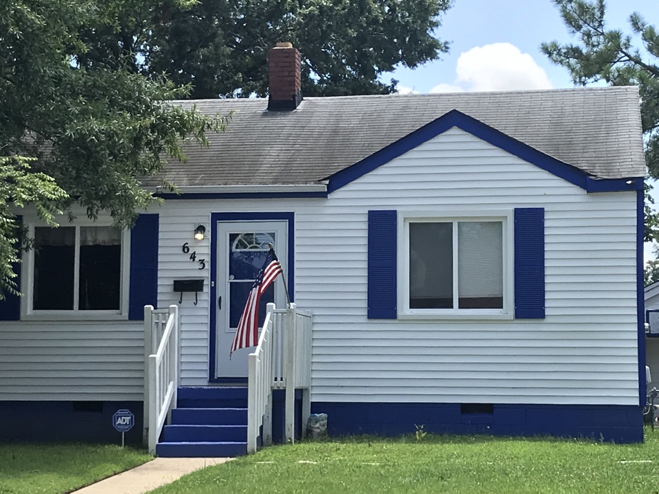 Norfolk, VA - This customer wanted us to pull out picture windows and put sliding windows on the front of the house. They really liked it! Norfolk, VA - This customer wanted us to pull out picture windows and put sliding windows on the front of the house. They really liked it!