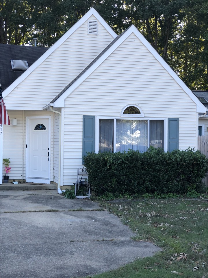 Newport News, VA - Better View install of some white vinyl siding windows in NN by Cliveden area. If you need any style window or door just call (757) 689-6210. Newport News, VA - Better View install of some white vinyl siding windows in NN by Cliveden area. If you need any style window or door just call (757) 689-6210.