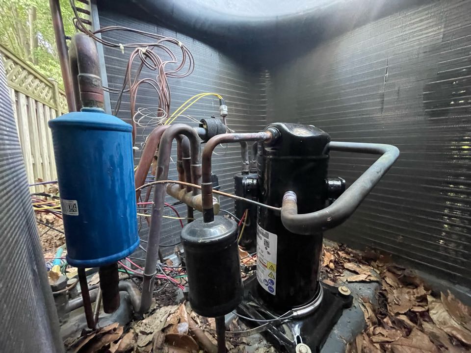Huntingtown, MD - Replacing a compressor and accumulator on an Amana system in Huntingtown Huntingtown, MD - Replacing a compressor and accumulator on an Amana system in Huntingtown
