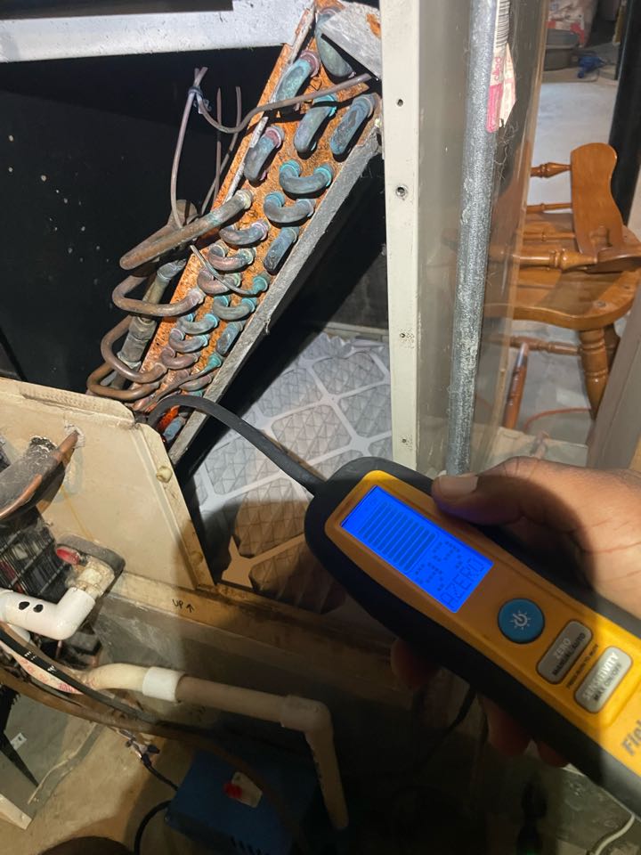 Lusby, MD -
I was called to a Carrier system that was leaking R22 refrigerant. I used my leak detection tools to find the leak and repair it. Lusby, MD -
I was called to a Carrier system that was leaking R22 refrigerant. I used my leak detection tools to find the leak and repair it.