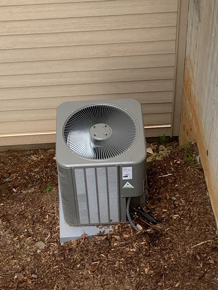 Heating maintenance on heat pump system