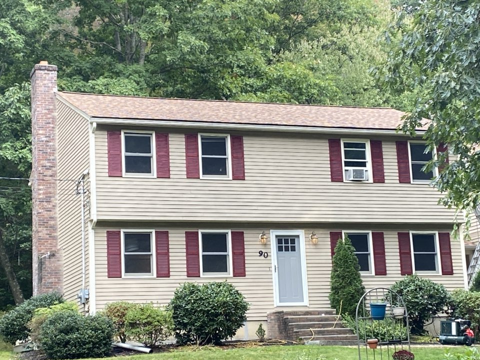 Rutland, MA - Stripped and reroofed this home in Rutland, MA. We installed certainteed landmark pro shingles in resawn shake color. Great color choice for red/yellow siding. Rutland, MA - Stripped and reroofed this home in Rutland, MA. We installed certainteed landmark pro shingles in resawn shake color. Great color choice for red/yellow siding.
