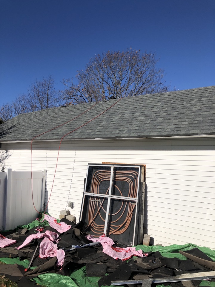 Gardner, MA - Installing Owens Corning Oakridge Estate Gray Shingles Gardner, MA - Installing Owens Corning Oakridge Estate Gray Shingles