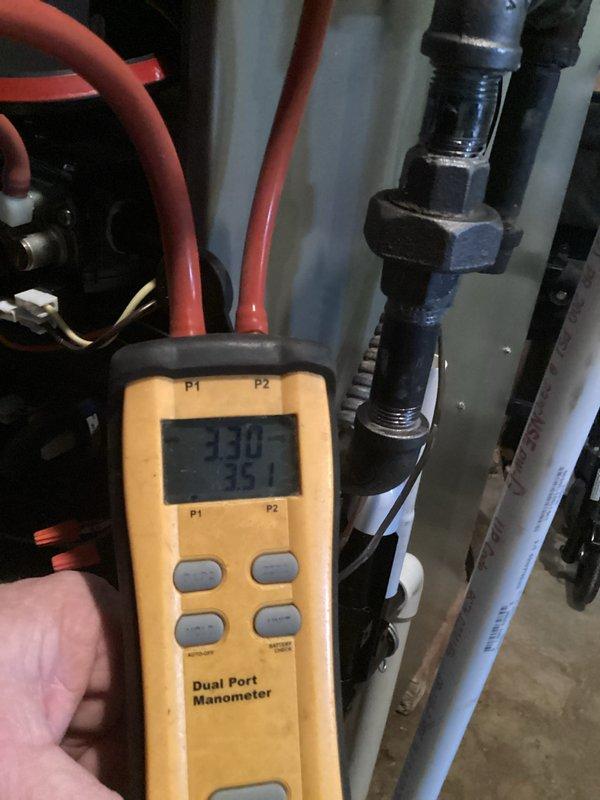 Performed quarterly maintenance service with 16x25x5 filter replacement. Conducted temperature measurements showing 70.7°F and pressure diagnostics with readings of 320/351 on dual port manometer. All systems operating within normal parameters.