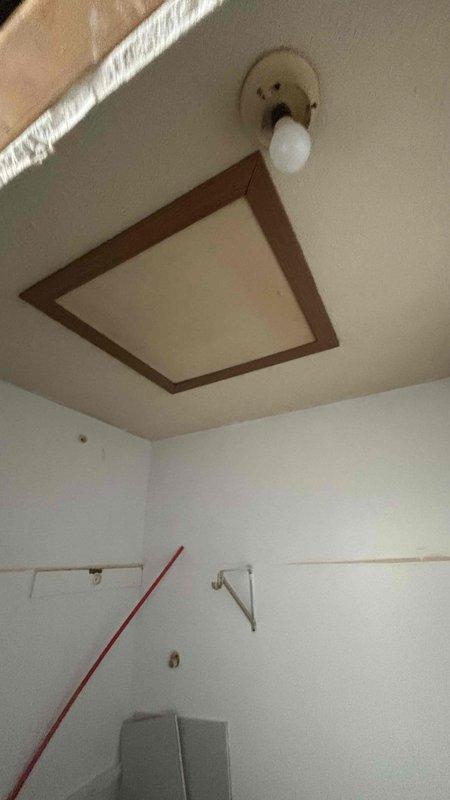 Conducted comprehensive HVAC replacement estimate for residential property (1000 sq ft home). Assessed existing system and evaluated requirements for new gas furnace and AC installation. Documented interior conditions including utility access points and existing fixture placement to determine optimal equipment positioning.