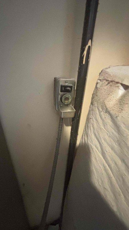 Conducted comprehensive HVAC replacement estimate for residential property (1000 sq ft home). Assessed existing system and evaluated requirements for new gas furnace and AC installation. Documented interior conditions including utility access points and existing fixture placement to determine optimal equipment positioning.