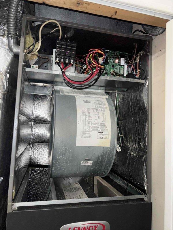 Completed monthly maintenance service on Lennox HVAC system per Platinum Level agreement. Inspected and serviced the blower motor assembly, examined electrical control compartment including circuit board and connections, and replaced 20x20x5 air filter as scheduled. All components verified in proper working condition with no abnormalities detected.