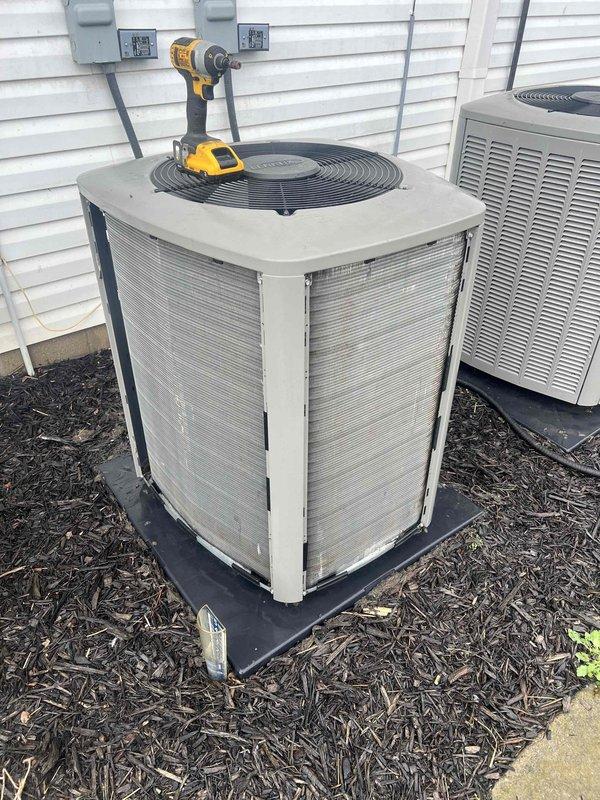 Performed warranty service call on outdoor HVAC system (Job #405281626). Diagnosed issue with contactor requiring replacement; system currently operational while awaiting OEM part. No additional helper needed for follow-up repair.