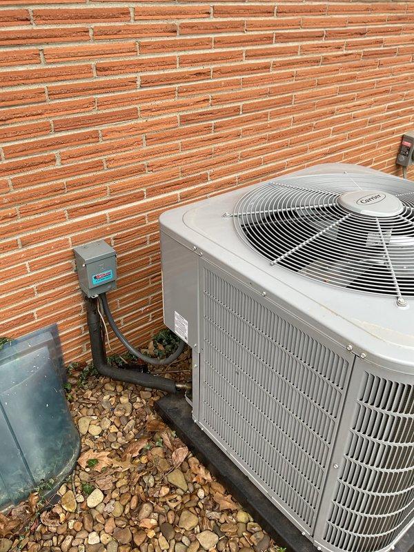 Completed annual platinum-level preventive maintenance on a 2-year-old Carrier air conditioning system as part of the first scheduled visit. Performed comprehensive inspection of the outdoor condenser unit, replaced 16x25x5 air filter, verified electrical connections at disconnect box, checked refrigerant levels, cleaned condenser coils, and tested system operation to ensure optimal performance for the cooling season.