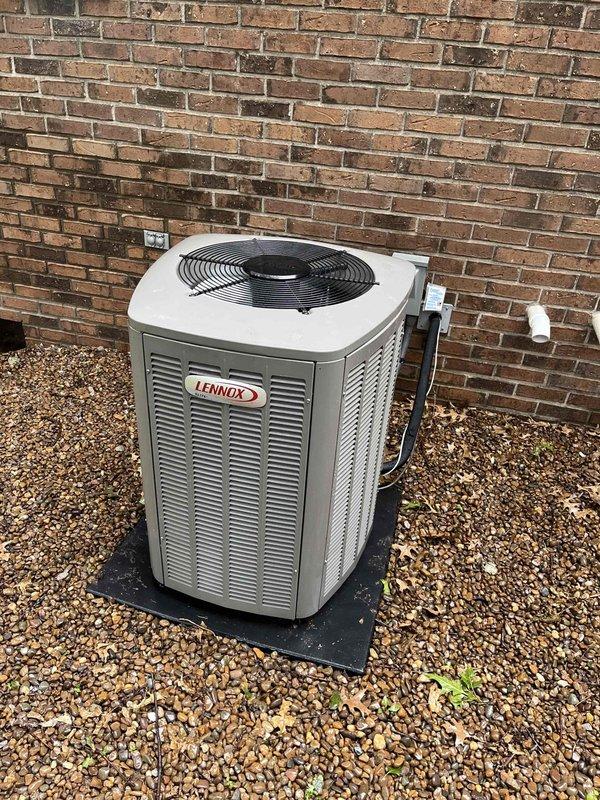 Completed annual Platinum Level maintenance on 3-year-old Lennox HVAC system including exterior condenser cleaning and inspection. Verified thermostat operation at 72°F with system functioning properly, replaced 20x25x5 filter, and confirmed all components operating within normal parameters for second annual service visit.