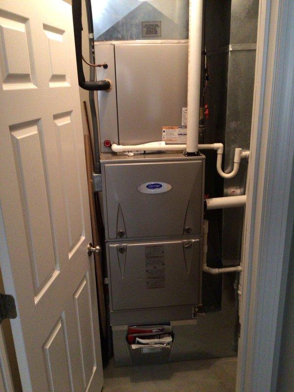 Completed routine cooling-season maintenance on a residential Carrier heat pump system including both indoor air handler and outdoor condensing unit. Performed comprehensive tune-up inspection, verified refrigerant charge, cleaned condenser coil, checked electrical connections, tested system operation, and documented equipment condition with photos. All components operating within manufacturer specifications with no deficiencies noted.