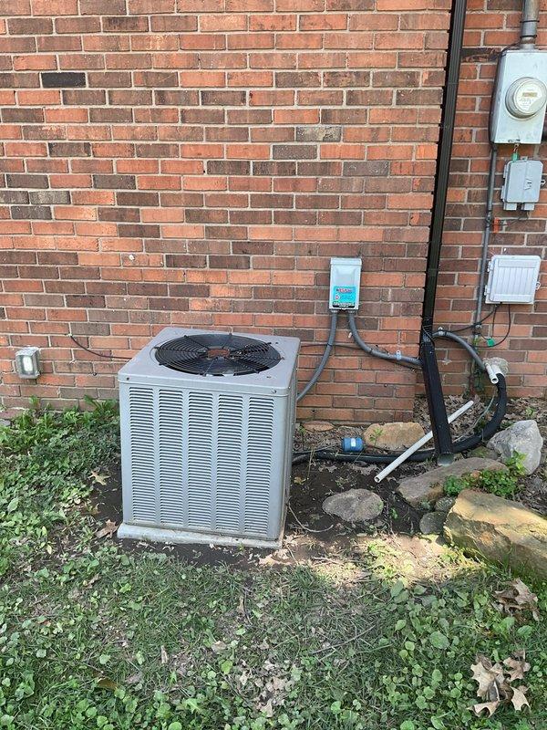 Completed comprehensive replacement estimate for non-operational HVAC system at residential property. Assessed existing outdoor condenser unit, electrical panel capacity and circuit breaker configuration, and evaluated electrical service infrastructure including meter and disconnect switch. Documented equipment condition showing significant age and wear, photographed existing installation including ground-mounted condensing unit on concrete pad and associated electrical components, and provided homeowner with complete replacement options for new system installation.