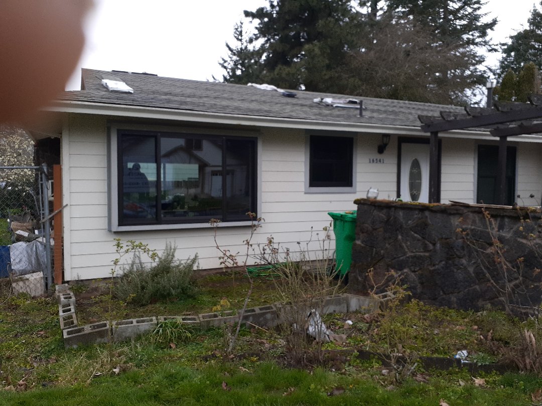 Clackamas, OR - Just finished replacing windows and doors on this SE home. Clackamas, OR - Just finished replacing windows and doors on this SE home.