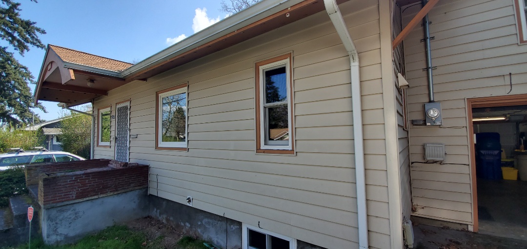We installed 9 windows for this amazing home in Portland. We installed 9 windows for this amazing home in Portland.