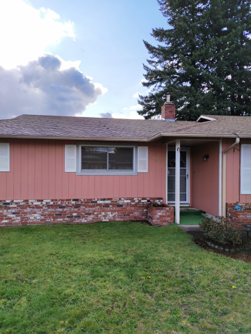 We did 9 windows and one door installation In this beautiful home
We did 9 windows and one door installation In this beautiful home